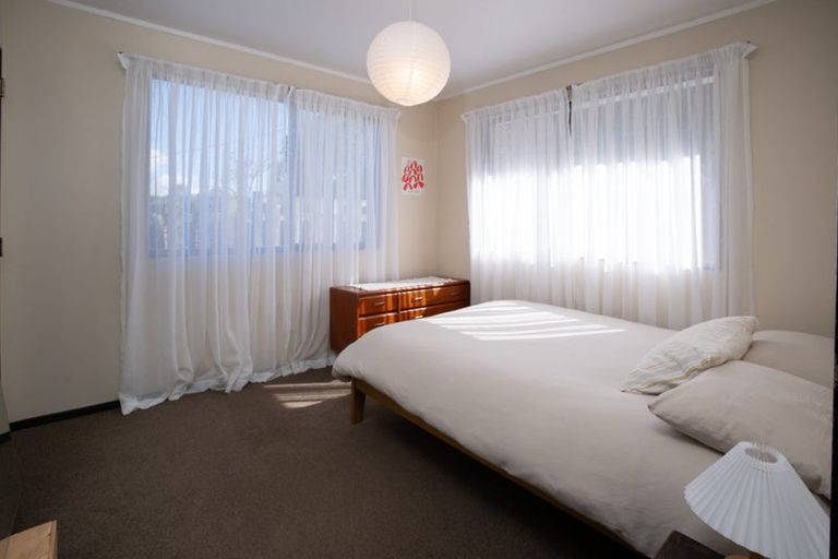 Photo of property in 6b Spencer Place, Merrilands, New Plymouth, 4312