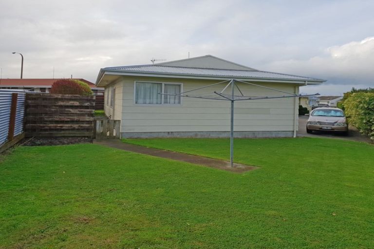 Photo of property in 2/22 Oxford Street, Taradale, Napier, 4112