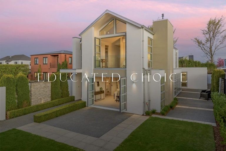 Photo of property in 72 Wai-iti Terrace, Bryndwr, Christchurch, 8052
