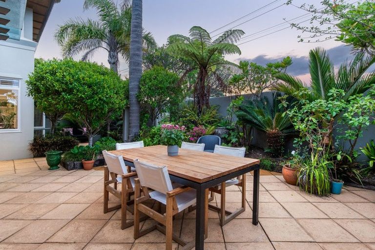 Photo of property in 15a Ocean View Road, Milford, Auckland, 0620