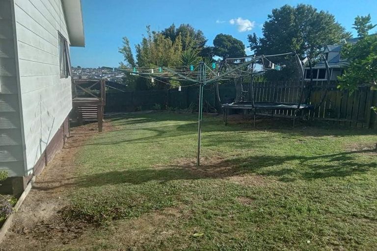 Photo of property in 17 Oreil Avenue, West Harbour, Auckland, 0618