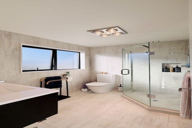Photo of property in 17 Babos Avenue, Kumeu, 0810