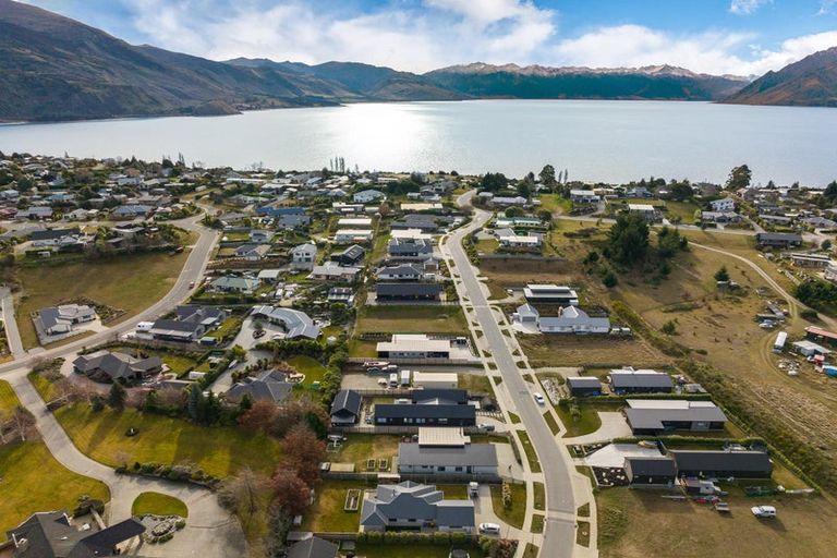 Photo of property in 21 Sarges Way, Lake Hawea, Wanaka, 9382