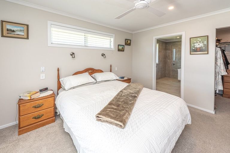 Photo of property in 37 Golf Vue Place, Castlecliff, Whanganui, 4501