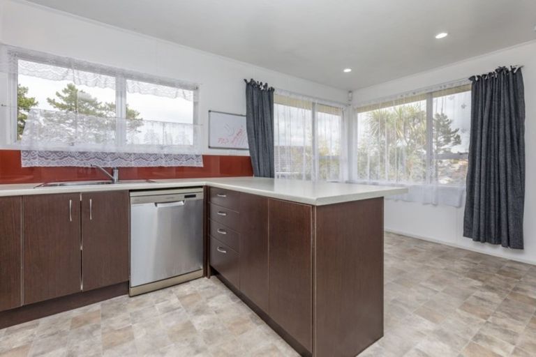 Photo of property in 48 Glenbervie Crescent, Massey, Auckland, 0614