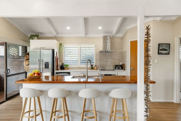 Photo of property in 202 Beverley Terrace, Whangamata, 3620