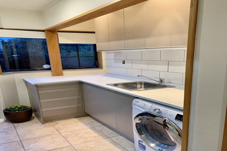 Photo of property in 1/70 Ocean View Road, Northcote, Auckland, 0627