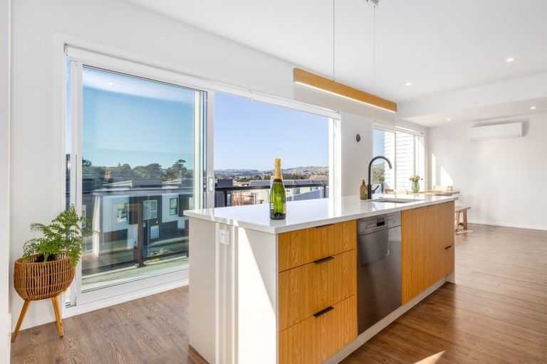 Photo of property in 32 Hokioi Drive, Kenepuru, Porirua, 5022