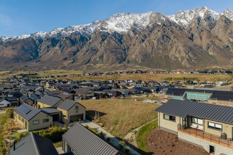 Photo of property in 48 Cunninghams Drive, Jacks Point, Queenstown, 9371