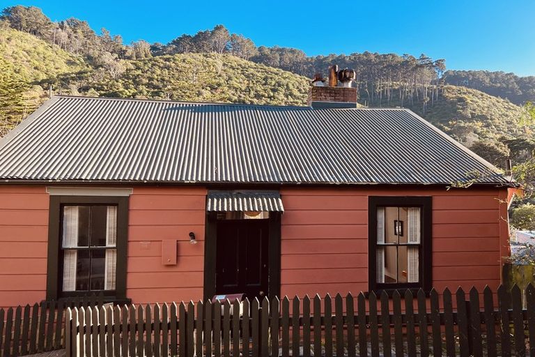 Photo of property in 1 Glenbervie Terrace, Thorndon, Wellington, 6011