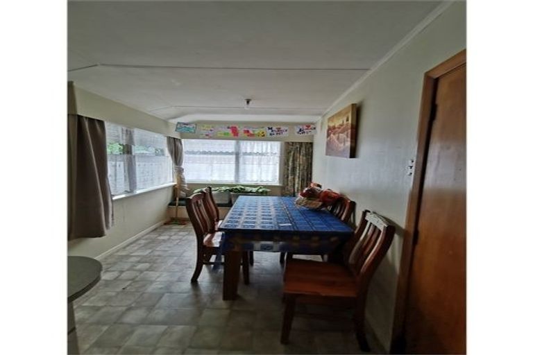 Photo of property in 31 Knowles Street, Terrace End, Palmerston North, 4410