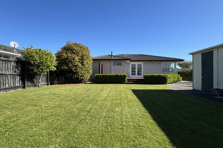 Photo of property in 92 Isleworth Road, Bishopdale, Christchurch, 8053