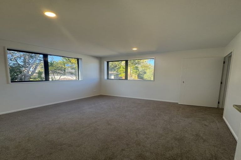 Photo of property in 11 Pipitea Place, Massey, Auckland, 0614