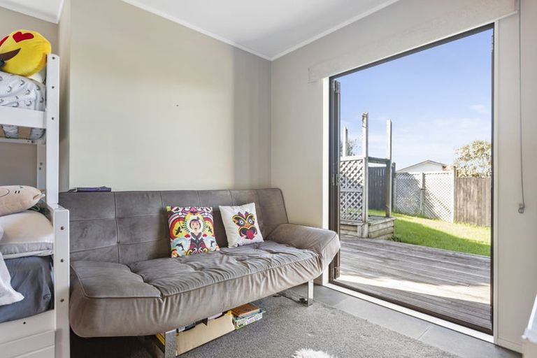 Photo of property in 21 Deanna Drive, West Harbour, Auckland, 0618