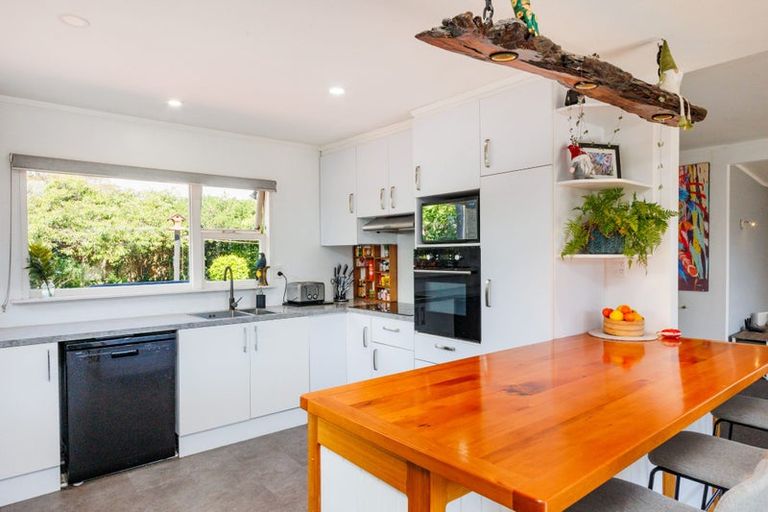 Photo of property in 11 Koura Street, Tangimoana, 4822