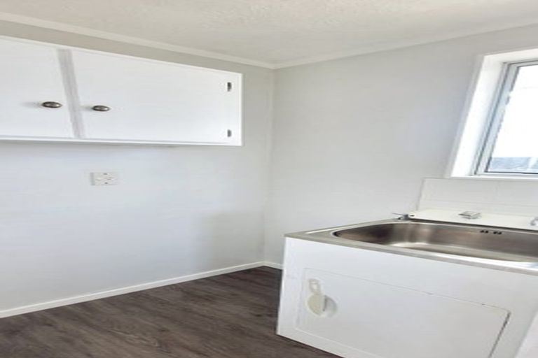 Photo of property in 33 Tiller Close, Kelvin Grove, Palmerston North, 4414