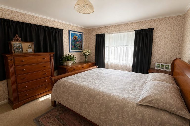 Photo of property in 13 Tiki Street, New Lynn, Auckland, 0600
