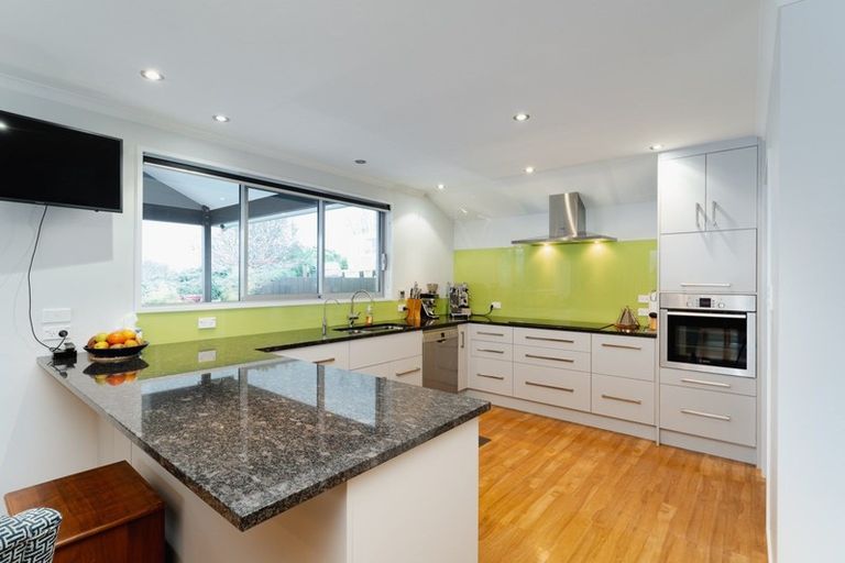 Photo of property in 8 Cove Street, Roseneath, Port Chalmers, 9023