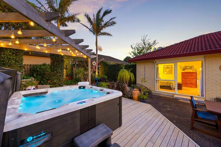 Photo of property in 136 Kilkenny Drive, East Tamaki Heights, Auckland, 2016