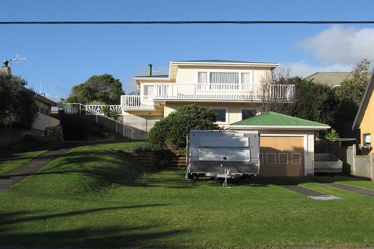 Photo of property in 11 Dale Road, Raumati South, Paraparaumu, 5032