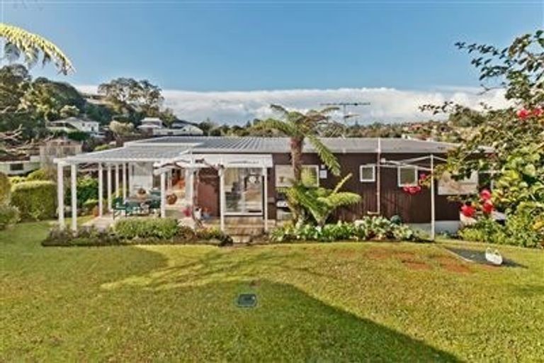 Photo of property in 94 Stapleford Crescent, Browns Bay, Auckland, 0630