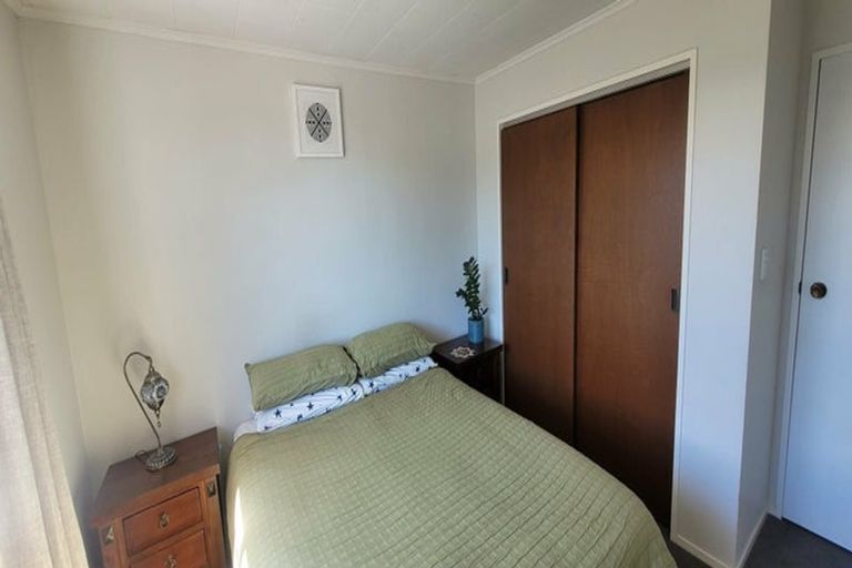 Photo of property in 2 Goldie Place, Waikanae Beach, Waikanae, 5036