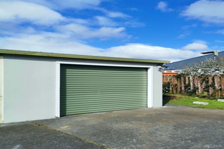 Photo of property in 2/39 Rathgar Road, Henderson, Auckland, 0610