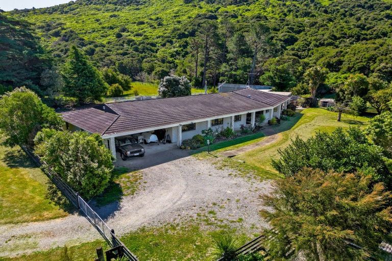 Photo of property in 5527 Masterton Castlepoint Road, Tinui, Masterton, 5889