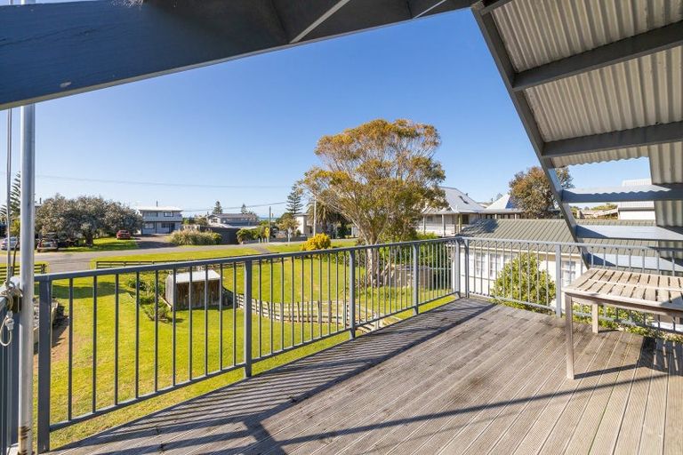 Photo of property in 22 Pinedale Crescent, Riversdale Beach, Masterton, 5872