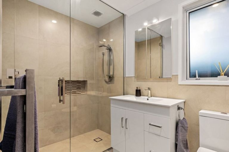 Photo of property in 53 Allington Road, Massey, Auckland, 0614