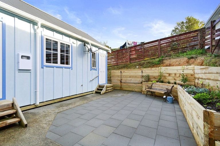 Photo of property in 74 Kiwi Crescent, Tawa, Wellington, 5028