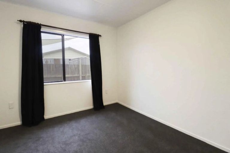 Photo of property in 16 Coromandel Court, Roslyn, Palmerston North, 4414