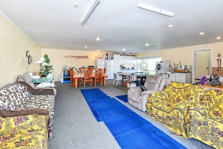 Photo of property in 16 Ranfurly Road, Papatoetoe, Auckland, 2104
