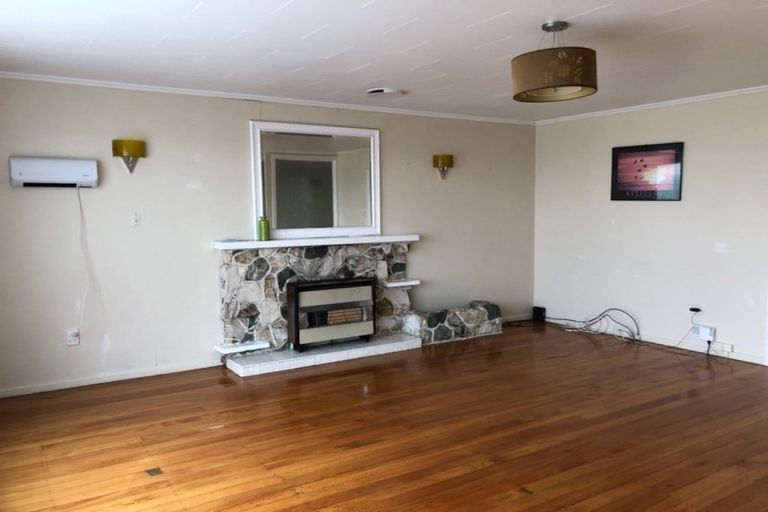 Photo of property in 15 Bancroft Terrace, Newlands, Wellington, 6037