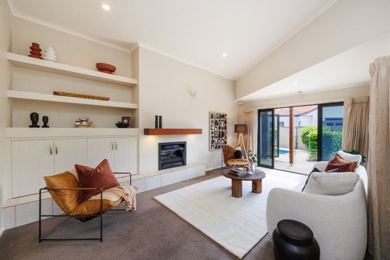 Photo of property in 3 The Oaks, Awapuni, Palmerston North, 4412