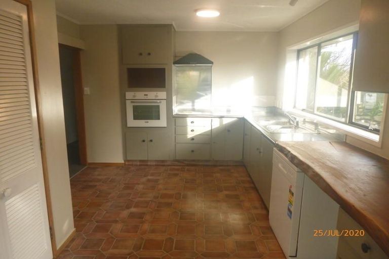 Photo of property in 33 Oreil Avenue, West Harbour, Auckland, 0618