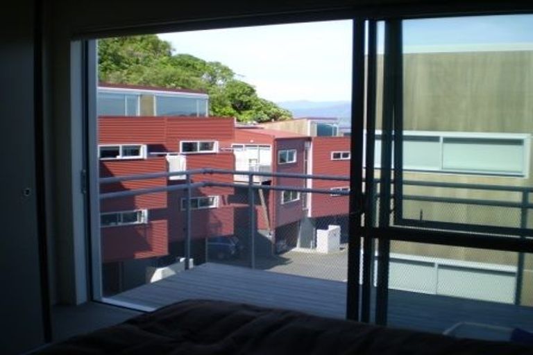 Photo of property in 21/2 Onslow Road, Khandallah, Wellington, 6035