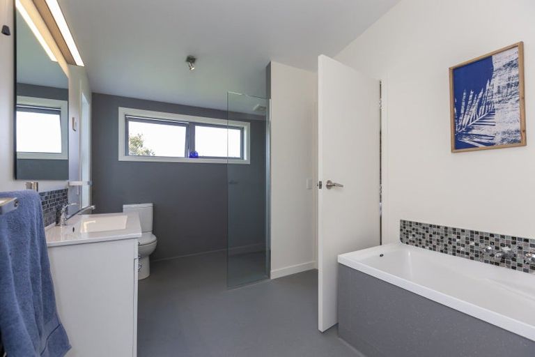 Photo of property in 5 Newry Road, Raumati Beach, Paraparaumu, 5032
