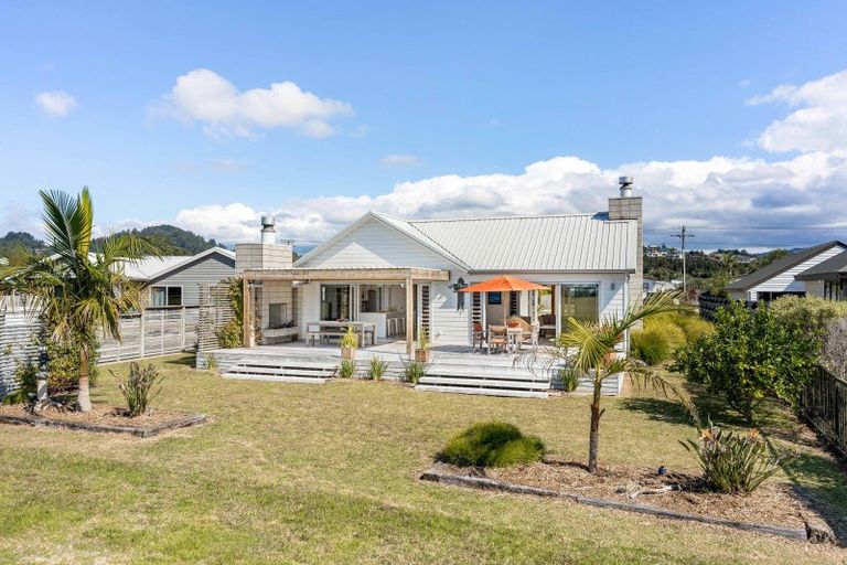 Photo of property in 132 Kiwi Road, Whangamata, 3620