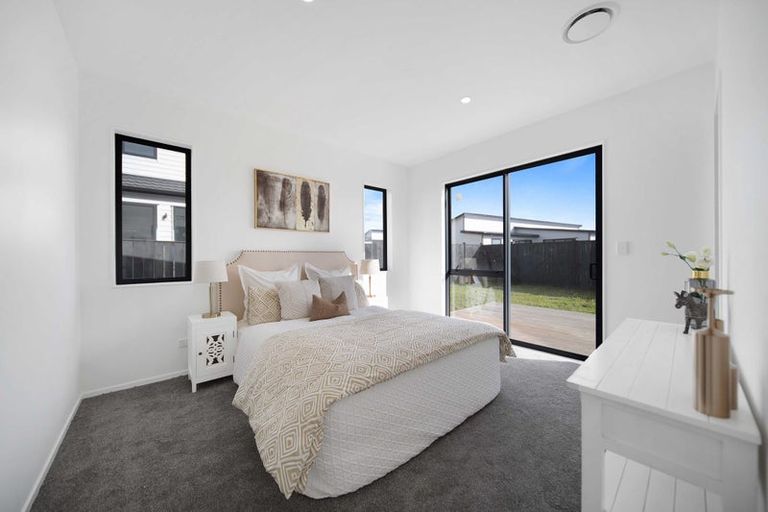 Photo of property in 9 Korowhiti Road, Clarks Beach, 2122