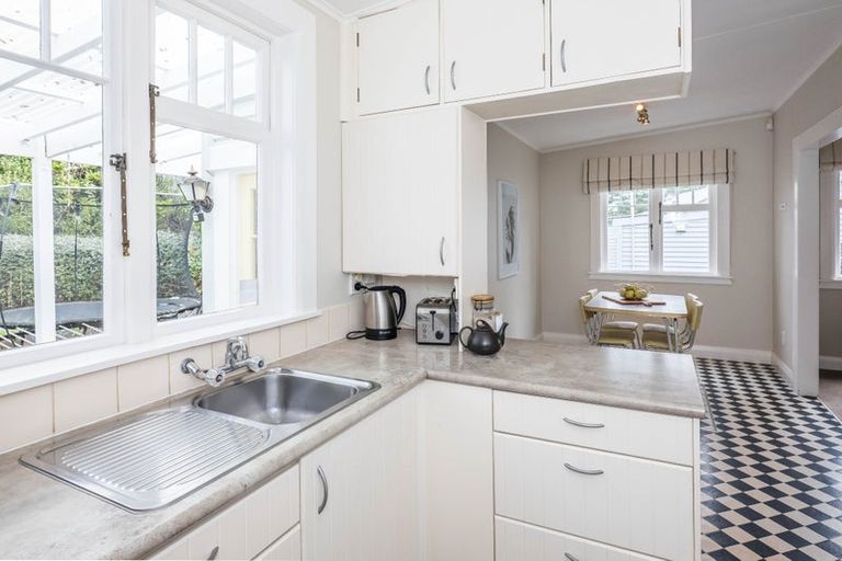 Photo of property in 16 Khandallah Road, Ngaio, Wellington, 6035