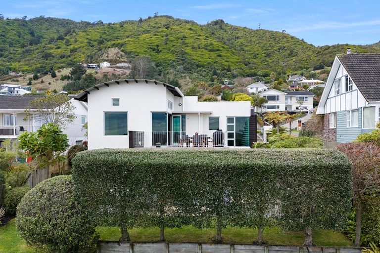 Photo of property in 110 Winara Avenue, Waikanae, 5036