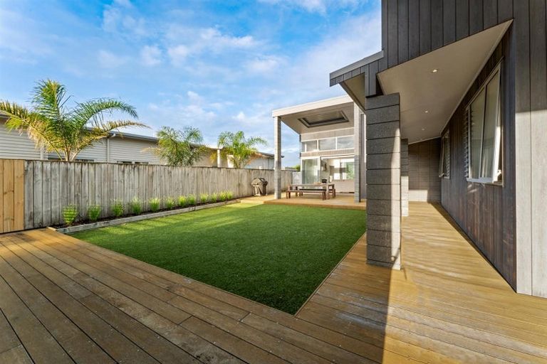 Photo of property in 39 Paraoa Crescent, Omaha, 0986