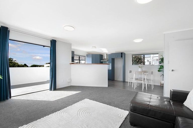 Photo of property in 2/25 Clearview Heights, Ranui, Auckland, 0612