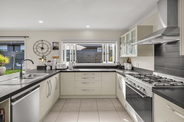 Photo of property in 9 Majestic Way, Kelvin Grove, Palmerston North, 4414