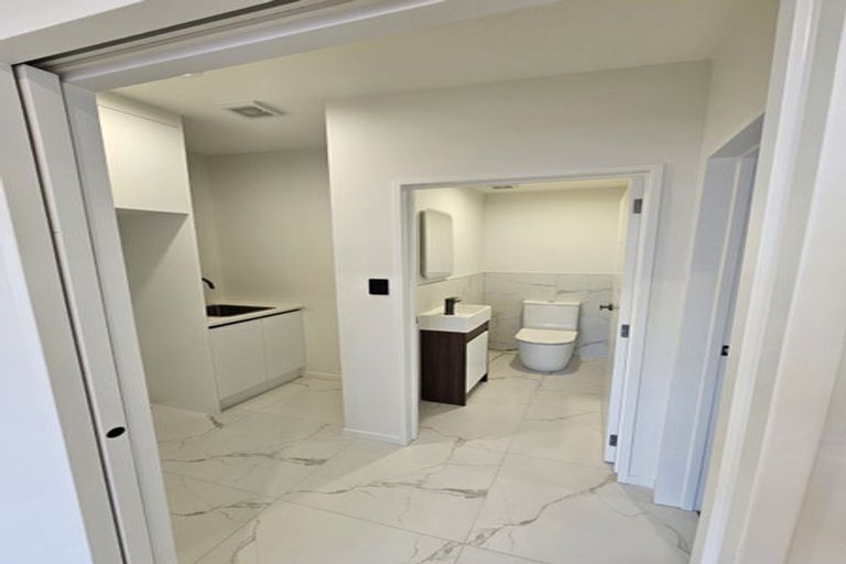 Photo of property in 2a Embling Place, Eastern Beach, Auckland, 2012