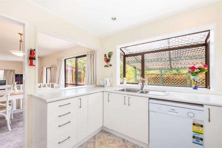 Photo of property in 18 Heath Grove, Waiwhetu, Lower Hutt, 5010