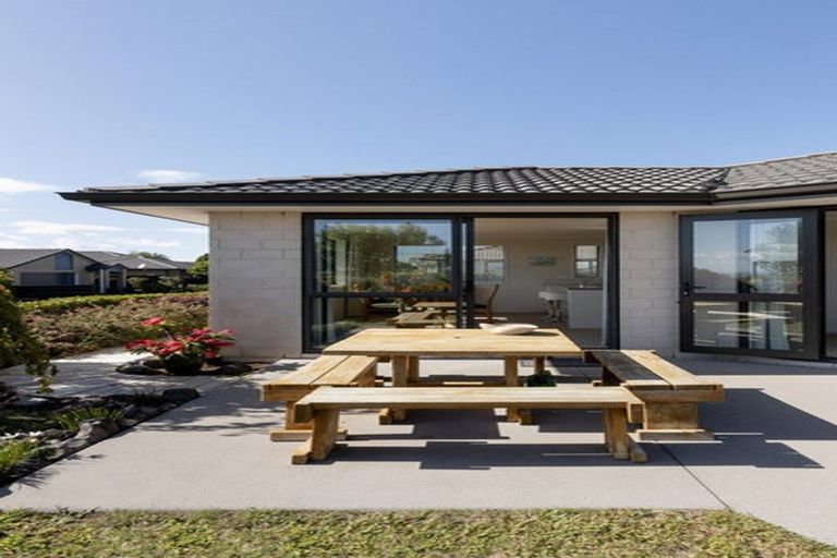 Photo of property in 11 Vista Close, Omokoroa, 3114