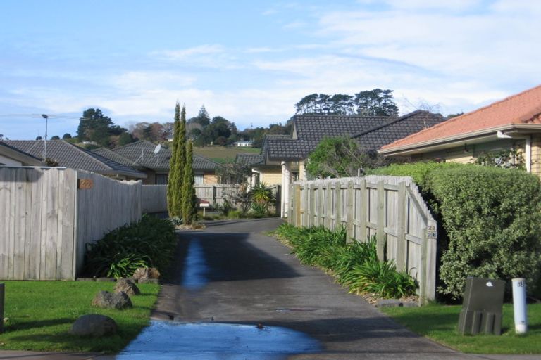 Photo of property in 26 Macnean Drive, East Tamaki Heights, Auckland, 2016