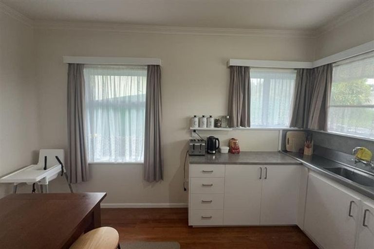 Photo of property in 19 Scott Street, Moturoa, New Plymouth, 4310